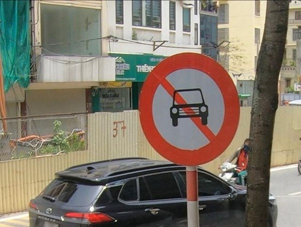 Đi vào đường cấm, tài xế tăng ga bỏ chạy khi thấy cảnh sát giao thông