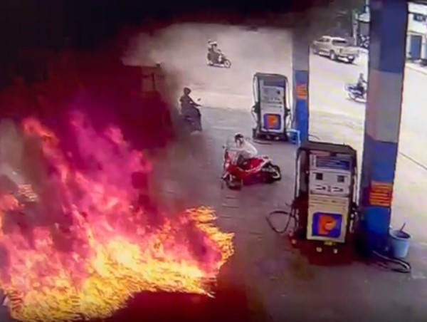 Đốt cửa hàng xăng dầu Petrolimex giữa trung tâm TP Nha Trang