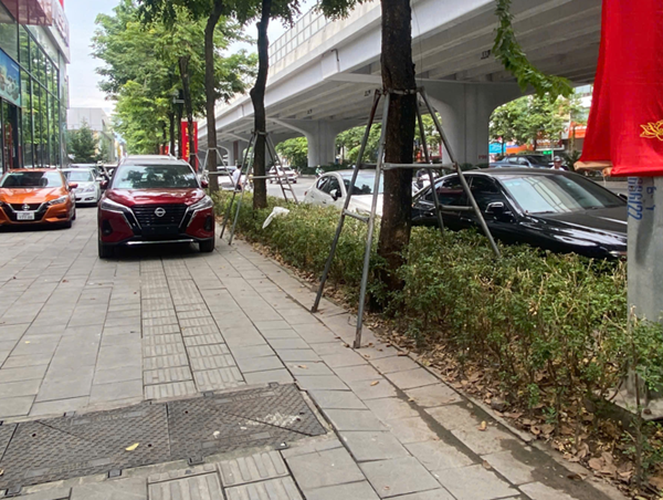 Nhiều băn khoăn về thiết kế vỉa hè của Hà Nội