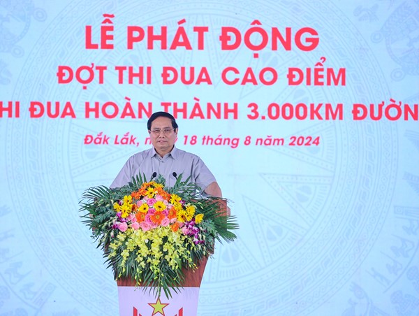 Phát động thi đua cao điểm 500 ngày đêm hoàn thành 3.000 km đường bộ cao tốc