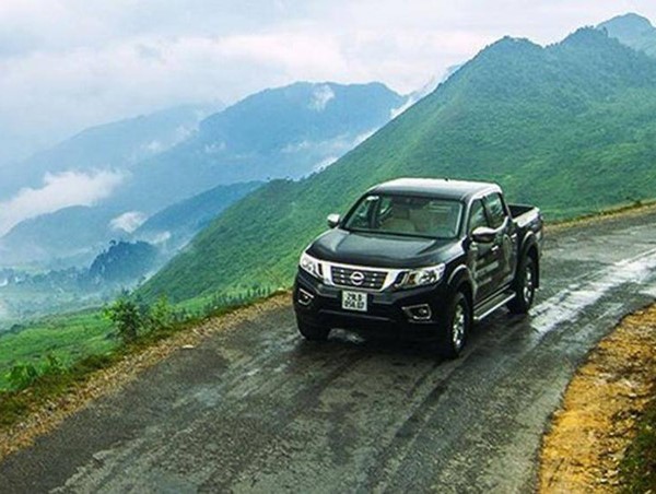 Trời mưa nên hạn chế lái ô tô đi đèo núi