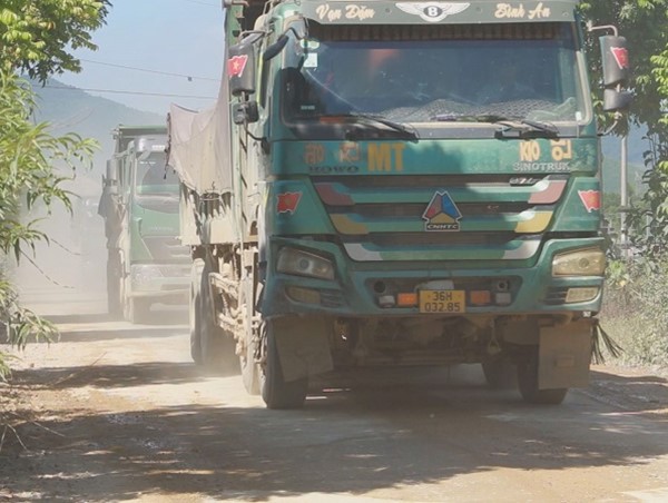 Hà Tĩnh: ám ảnh “hung thần” chở đất cao tốc Bãi Vọt- Hàm Nghi