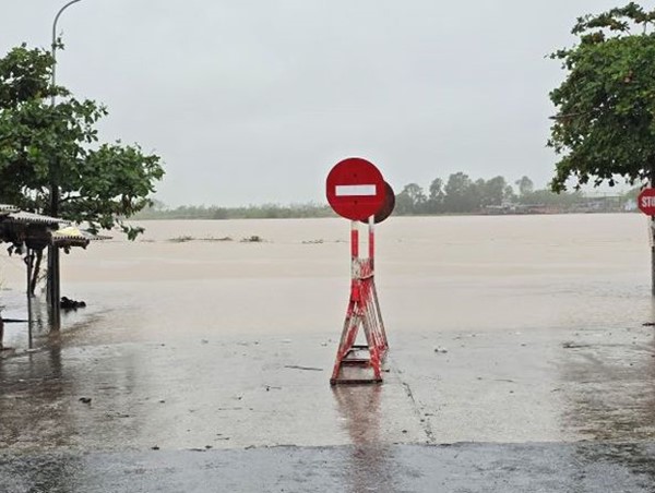 Thái Bình: cấm tất cả các xe cơ giới đi trên đê