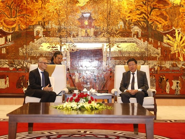 Hà Nội - Paris đẩy mạnh hợp tác phát triển hạ tầng giao thông