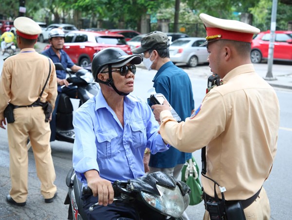 Hà Nội: Lực lượng CSGT xử phạt gần 6.000 "ma men"