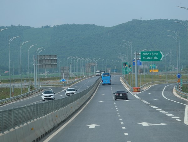 Thu phí BOT cao tốc Nhà nước đầu tư: thêm nguồn lực tái thiết hạ tầng