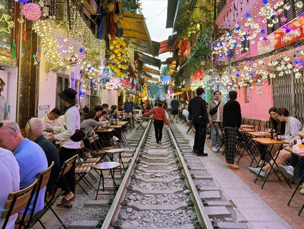 Hà Nội: yêu cầu không tổ chức tour đến cà phê đường tàu