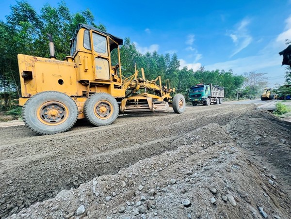 Quảng Nam: dự án cải tạo Quốc lộ 14E phải thi công “3 ca, 4 kíp”