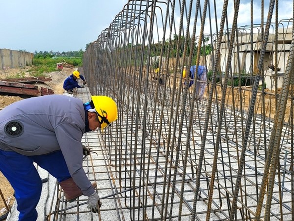 Hai dự án giao thông trọng điểm của Quảng Ngãi chậm tiến độ