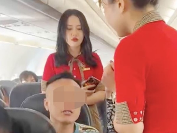 Căn cứ xử phạt hành vi tự đổi chỗ ngồi trên máy bay
