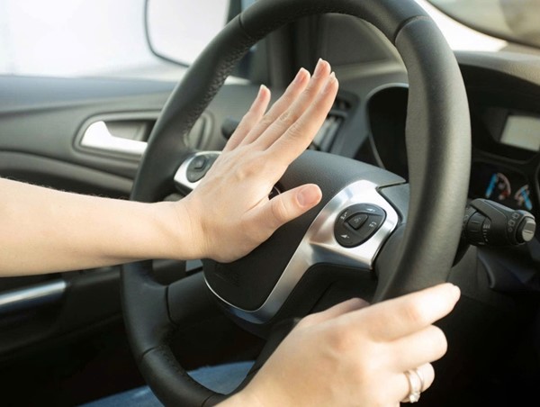 Phạt nặng hành vi bấm còi xe gây tai nạn