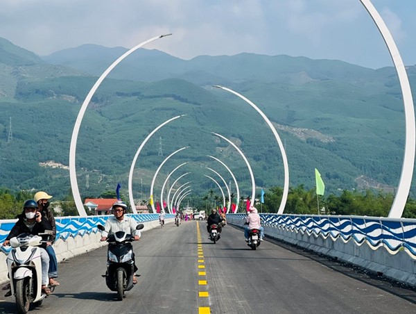 Quảng Nam thông xe 2 dự án qua sông Vu Gia và Thu Bồn