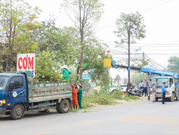 Quốc Oai ra quân giải tỏa hành lang giao thông phục vụ lễ hội chùa Thầy