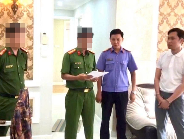 Bắt giam giám đốc lừa đảo mua bán xe Rolls Royce