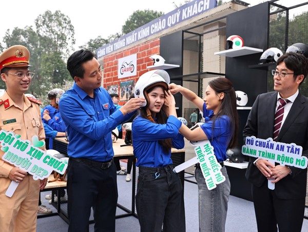 Hà Nội phát động chiến dịch toàn dân đội mũ bảo hiểm đạt chuẩn