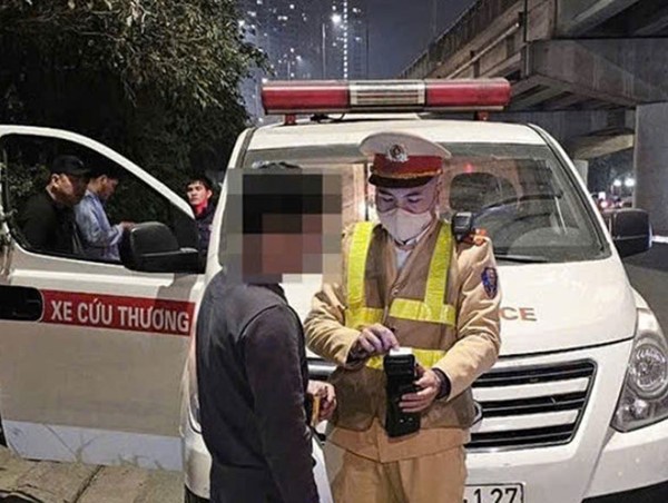 Lạm dụng xe cứu thương do quản lý lỏng lẻo