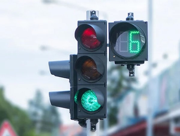 Bước đầu ghi nhận bất cập tại hàng trăm cụm đèn tín hiệu giao thông