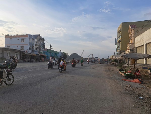 TP Hồ Chí Minh: Dự án mở rộng Quốc lộ 50 chưa về đích vì vướng 2 hộ dân