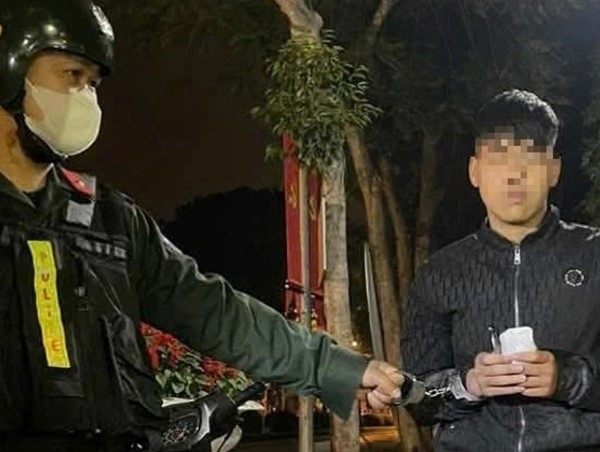 Cái kết đắng của nam thanh niên lạng lách đánh võng, che biển số 