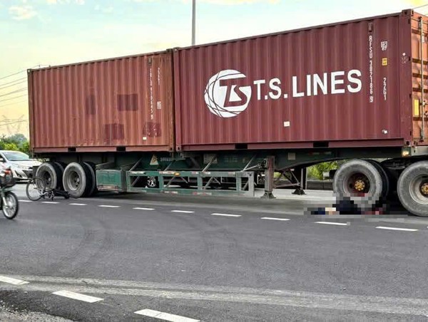 Va chạm xe container khi đi tập thể dục, người phụ nữ tử vong tại chỗ