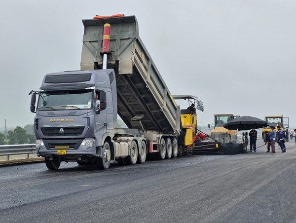 Hà Tĩnh: thông tuyến chính dự án cao tốc Bắc- Nam trước 30/4