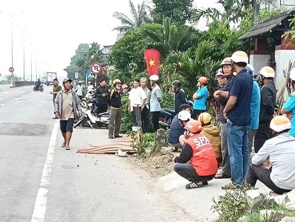 2 xe máy va chạm, 3 học sinh thương vong