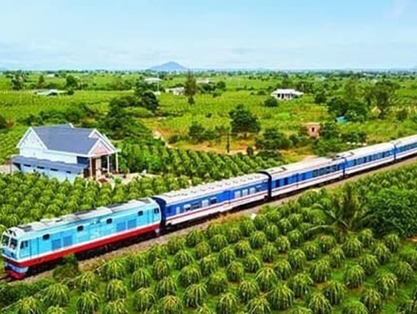 Hà Nội tăng cường chuyến tàu phục vụ hành khách dịp nghỉ lễ Giỗ Tổ Hùng Vương, 30/4 và 1/5