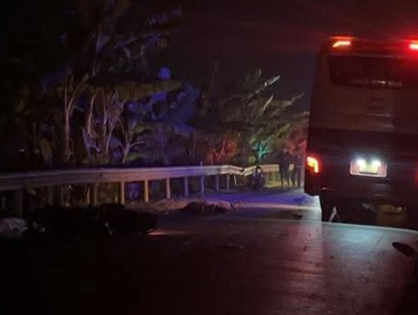 Xe máy tông trực diện ô tô khách, 2 người tử vong