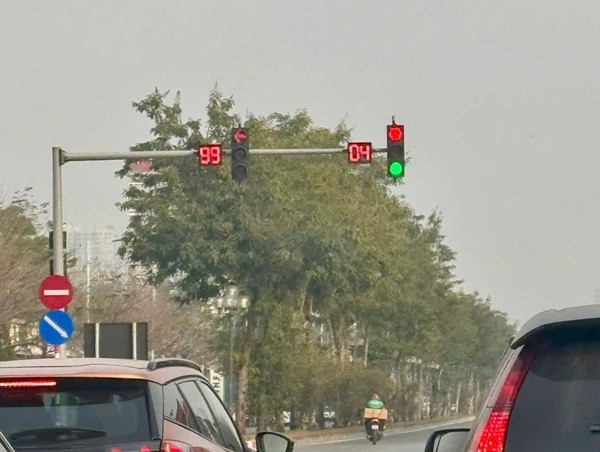 Trong tháng 4 phải xử lý dứt điểm các bất cập của hệ thống đèn tín hiệu, biển báo giao thông