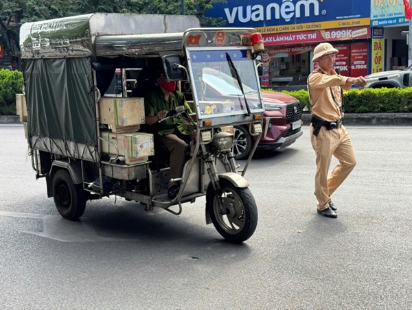 Để người dân bỏ sử dụng xe tự chế