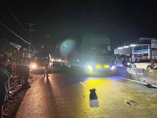 Cảnh báo tai nạn giao thông do dừng, đỗ xe ven đường