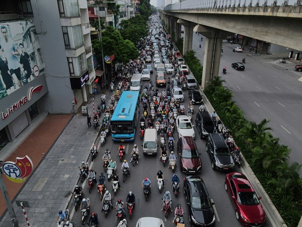 Ùn tắc giao thông tại Hà Nội vẫn diễn biến phức tạp