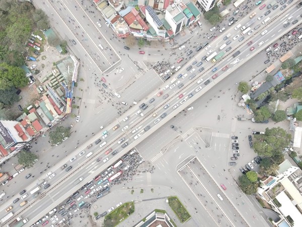 Thí điểm điều chỉnh tổ chức giao thông nút giao Tố Hữu - Lê Văn Lương - Khuất Duy Tiến 