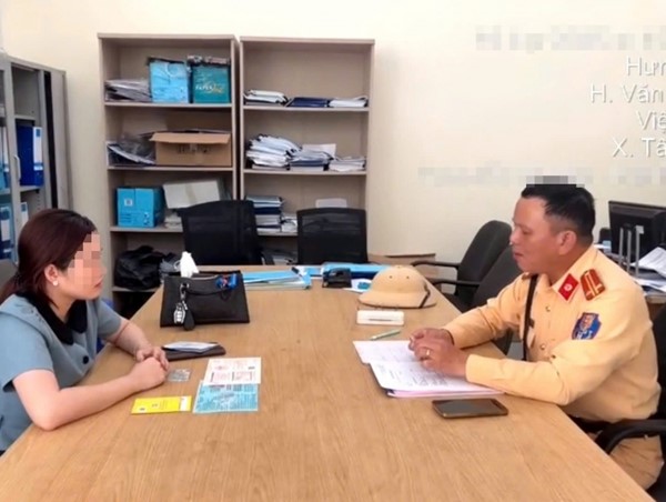 Nữ tài xế điều khiển ô tô đi ngược chiều trên cao tốc đối diện mức phạt 30-40 triệu đồng