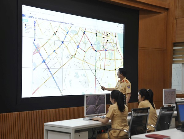 Cảnh sát giao thông thực hiện cao điểm bảo đảm trật tự an toàn giao thông dịp nghỉ lễ 30/4