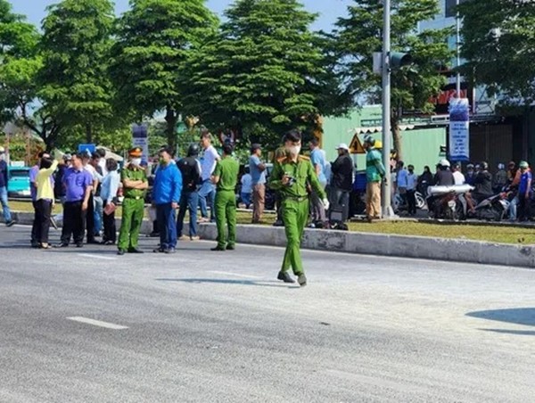 Đà Nẵng: hai người tử vong trong ô tô bốc cháy giữa đường