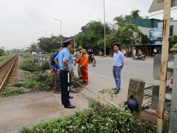 Huyện Thường Tín ra quân xử lý vi phạm lập lại trật tự an toàn giao thông