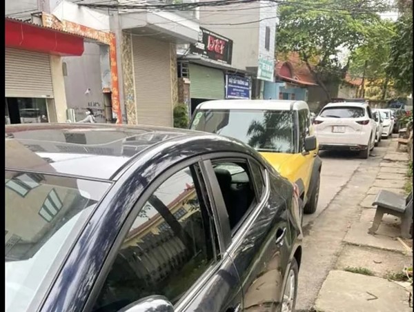 Hàng loạt xe ô tô bị đập kính, trộm cắp tài sản