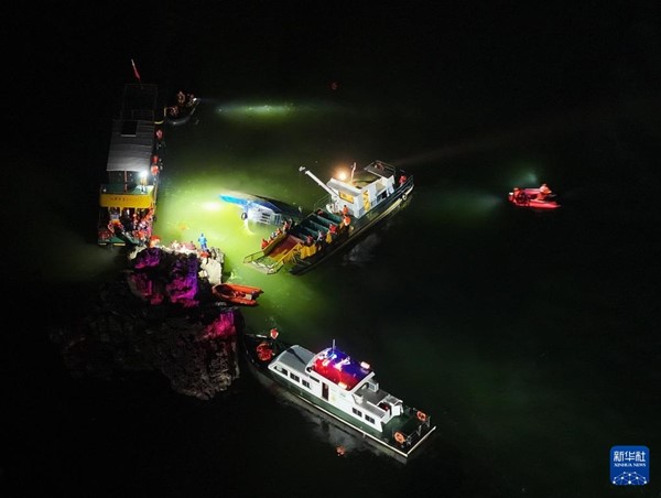 Lật thuyền du lịch tại Trung Quốc, ít nhất 9 người chết