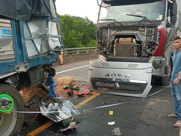 Tai nạn liên hoàn giữa 4 xe tải trên cao tốc La Sơn - Túy Loan