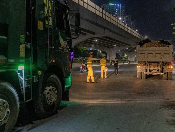 Hà Nội xử lý hàng loạt xe quá tải