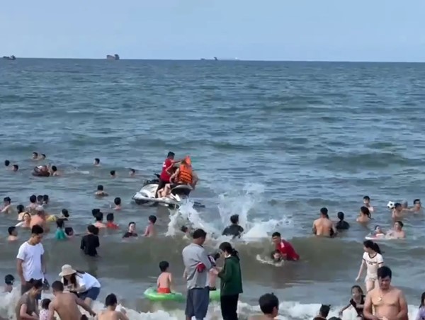 TP Vinh yêu cầu dừng các hoạt động mô tô nước ở biển Cửa Lò