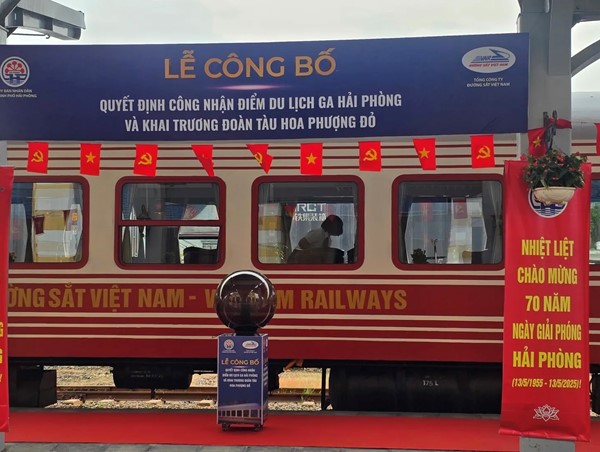 Khai trương đoàn tàu chất lượng cao Hoa Phượng Đỏ tuyến Hà Nội - Hải Phòng