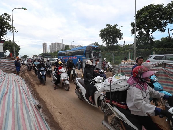 Hà Nội: phân luồng Đại lộ Thăng Long phục vụ thi công nút giao Vành đai 3,5