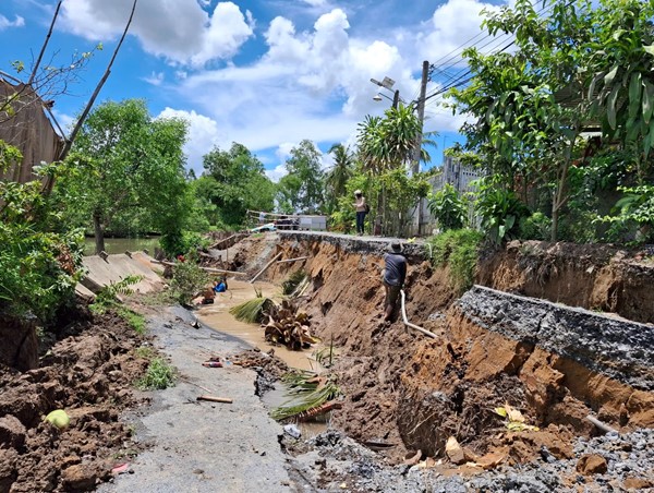 Cần Thơ: tuyến đường nông thôn sạt lở nghiêm trọng