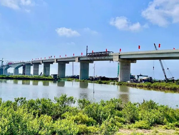 Hợp long cầu vượt sông Đáy quy mô trên 682 tỷ đồng, nối Ninh Bình và Nam Định