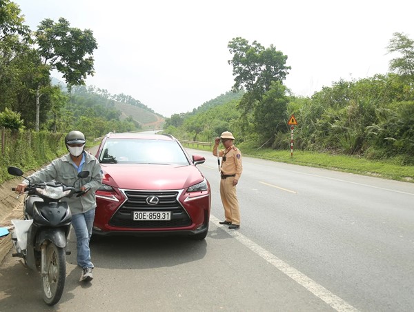 Cảnh sát giao thông Hà Nội tăng cường xử lý vi phạm về tốc độ