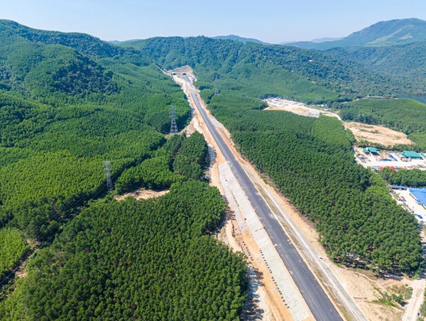 Đẩy nhanh tiến độ Dự án cao tốc Bắc - Nam đoạn Quảng Ngãi - Hoài Nhơn