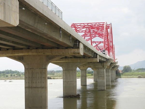 Tên gọi của cầu vòm thép đầu tiên bắc qua sông Trà Khúc gặp "trục trặc"