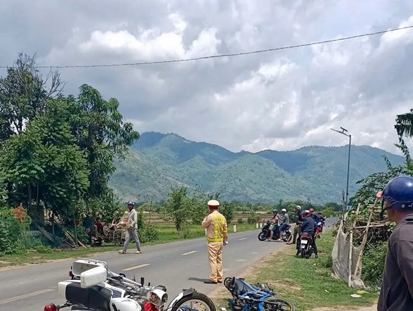 Đắk Lắk: lái xe máy ngược chiều, nam thanh niên tông trực diện xe cảnh sát